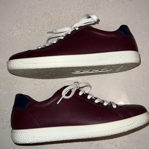 Ecco ladies burgundy Soft 7 Street
Sneakers Size EU 36 with navy heel accent - Picture 2 of 6